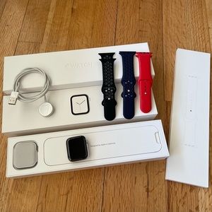 Apple Watch Series 4 - Stainless Steel - 44mm